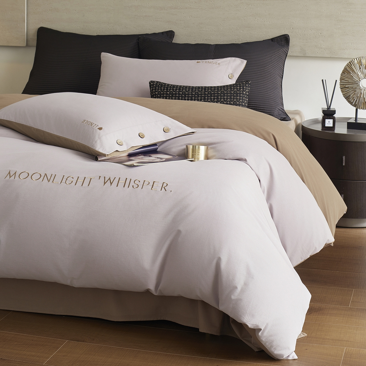 91家纺网 家纺一手货源 找家纺 艾咪-Amy ntmy 2025轻奢高级感纽扣款全棉纯棉加厚磨毛刺绣四件套 漫月紫咖