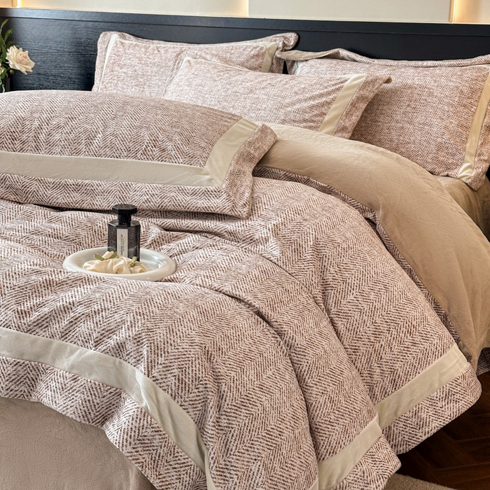 91家纺网 家纺一手货源 找家纺 （总）羽梦家纺 2025款数码印花全消光260克牛奶绒轻奢简约工艺款四件套