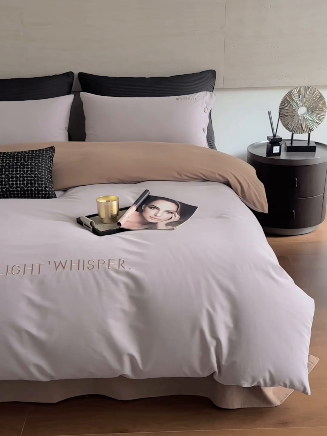 91家纺网 家纺一手货源 找家纺 艾咪-Amy ntmy 2025轻奢高级感纽扣款全棉纯棉加厚磨毛刺绣四件套 漫月紫咖