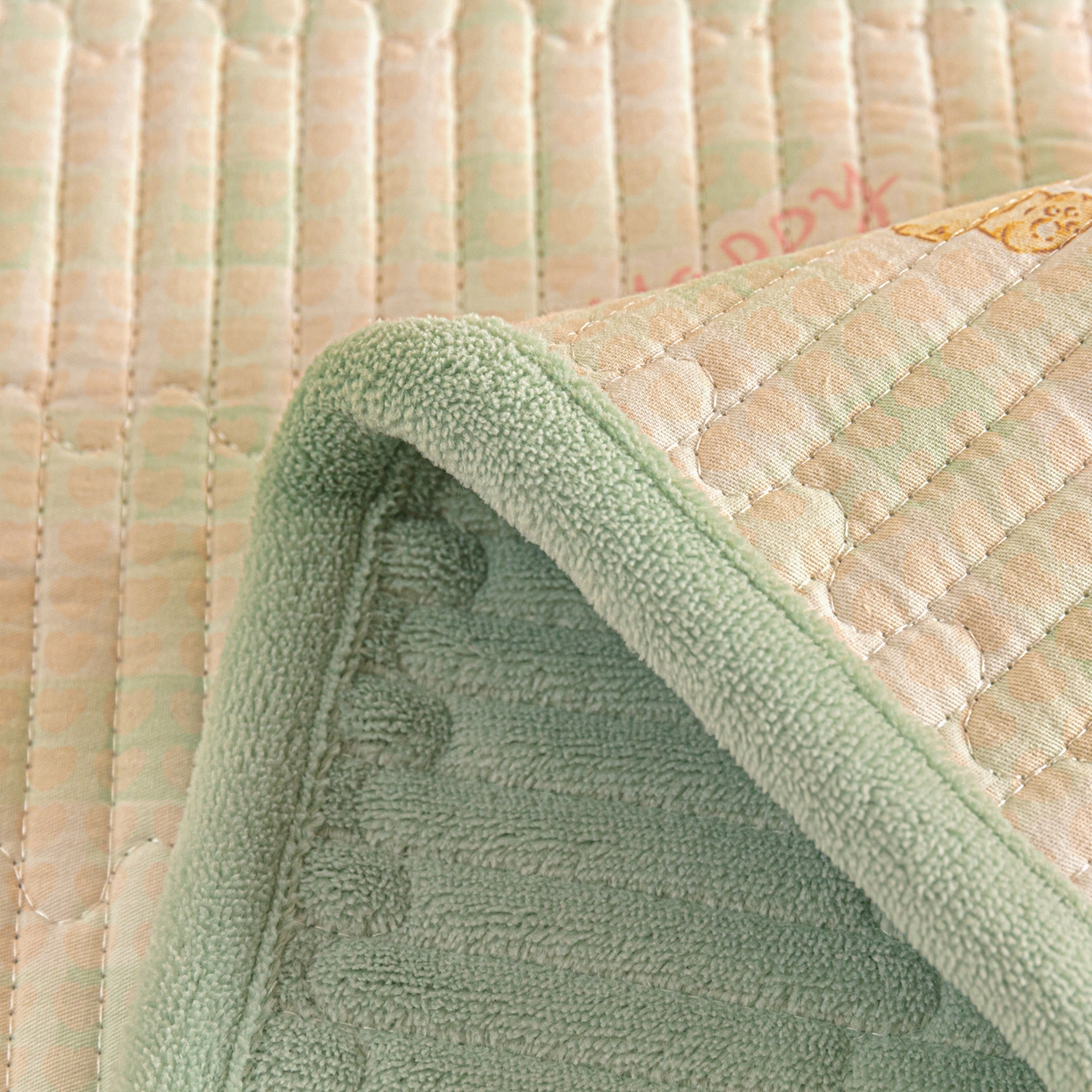 91家纺网 家纺一手货源 找家纺 恒尚居 2025新款A版全棉B版牛奶绒夹棉床褥垫A类四季可用学生床垫-秋冬款三件套系列二 甜心旺旺【A纯棉-B牛奶绒】