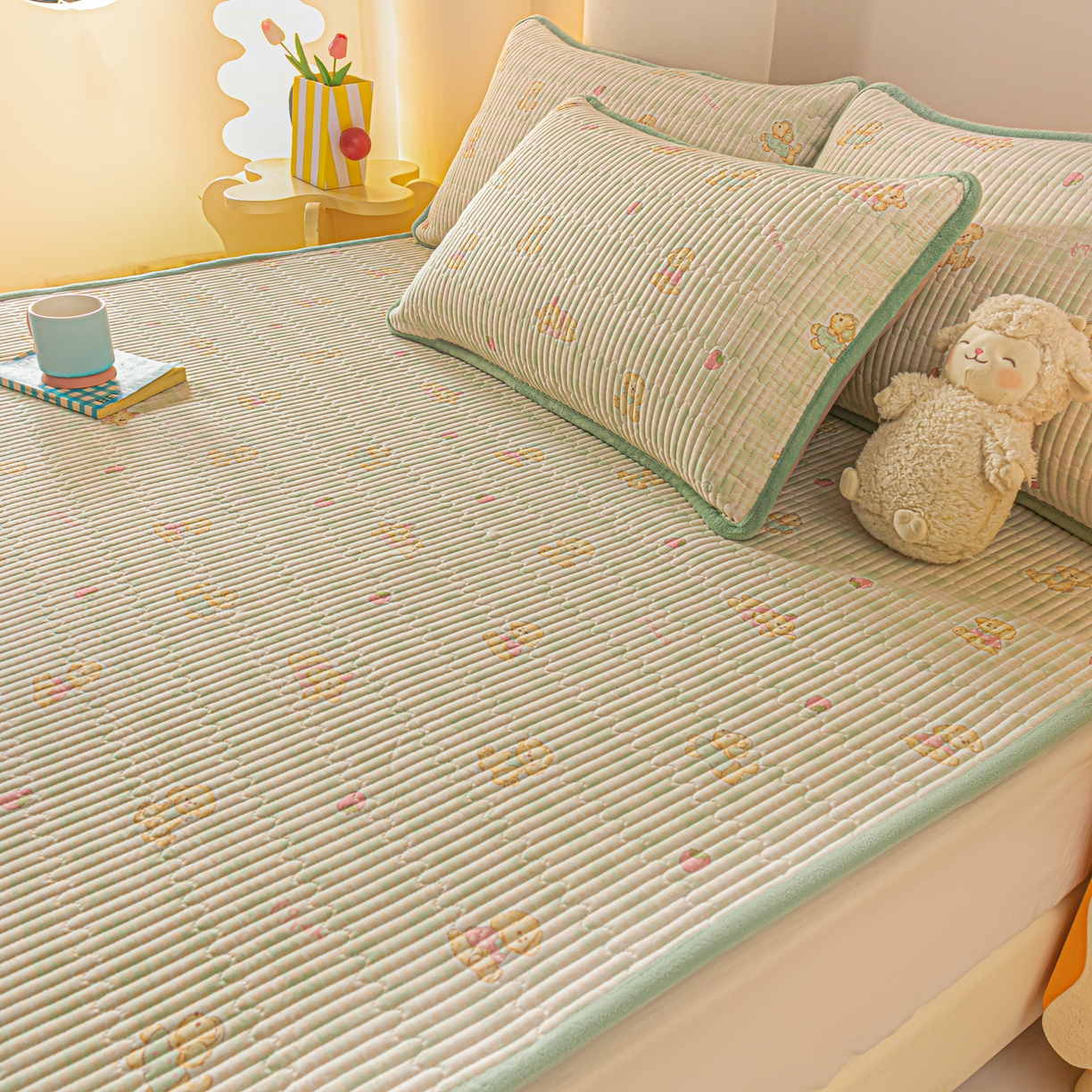 91家纺网 家纺一手货源 找家纺 恒尚居 2025新款A版全棉B版牛奶绒夹棉床褥垫A类四季可用学生床垫-秋冬款三件套系列二 甜心旺旺【A纯棉-B牛奶绒】