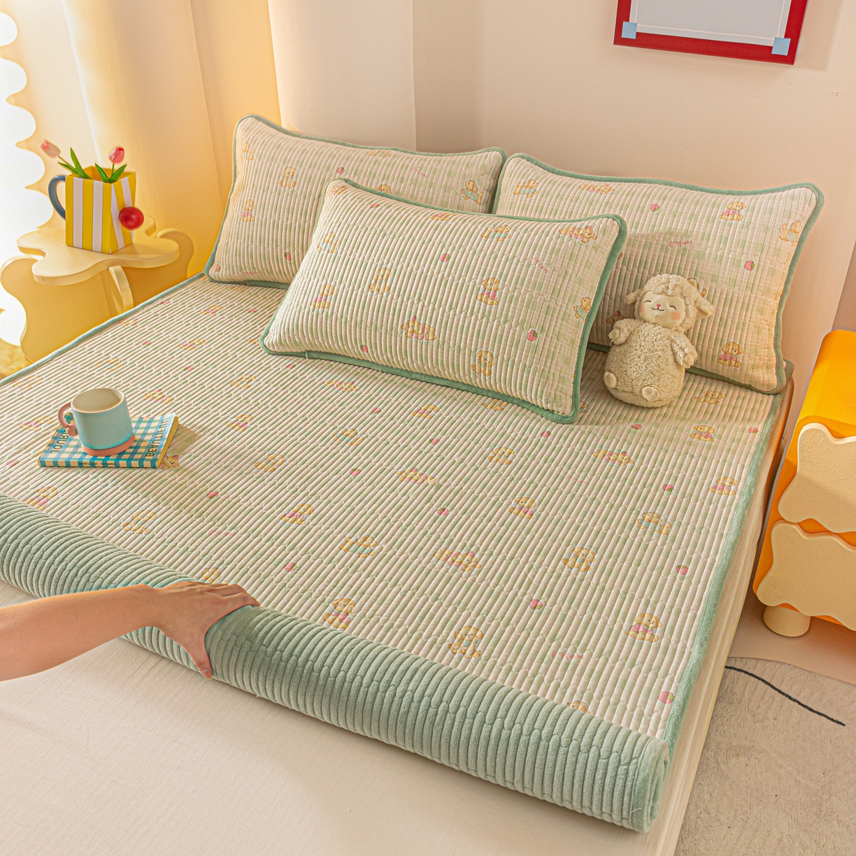 91家纺网 家纺一手货源 找家纺 恒尚居 2025新款A版全棉B版牛奶绒夹棉床褥垫A类四季可用学生床垫-秋冬款三件套系列二 甜心旺旺【A纯棉-B牛奶绒】