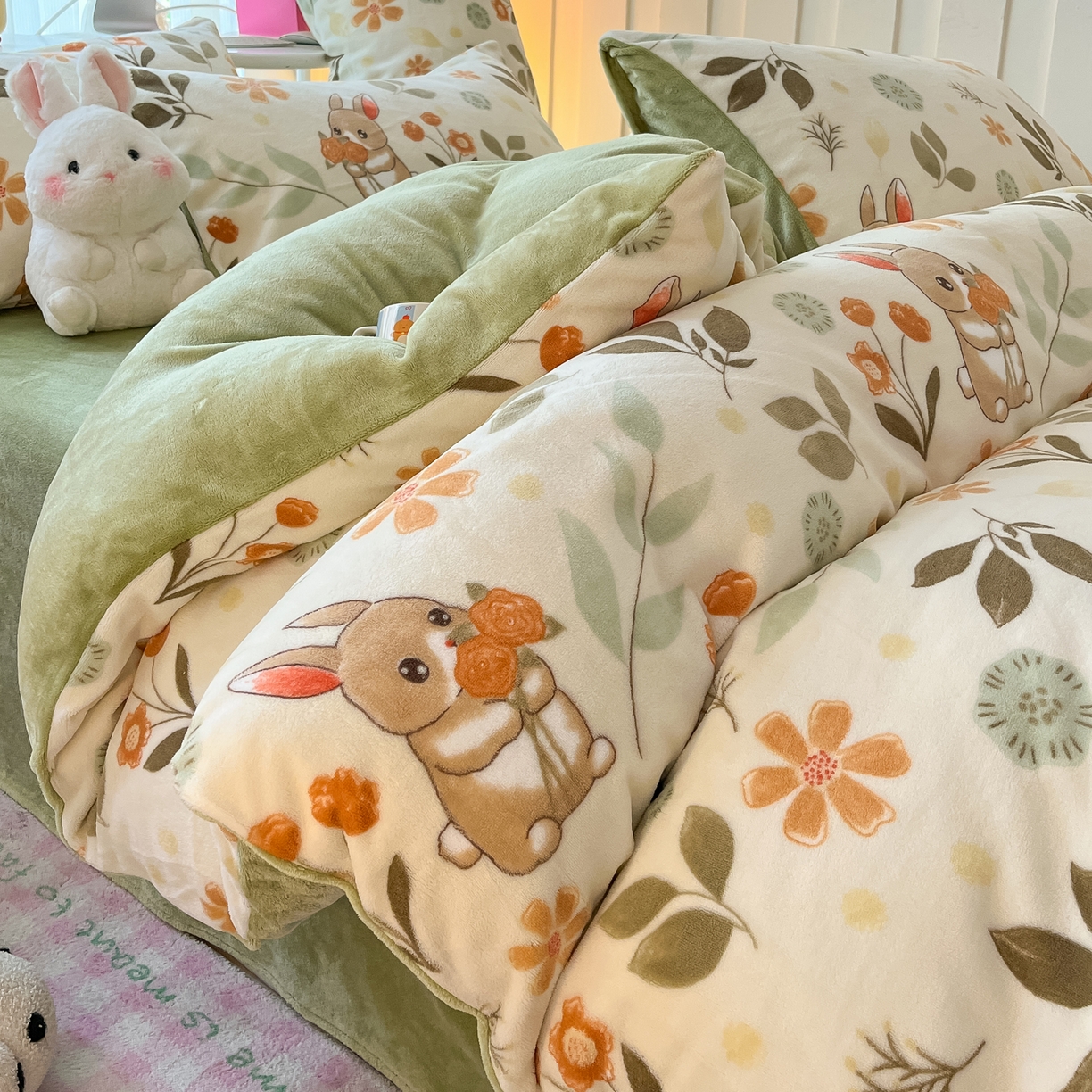 91家纺网 家纺一手货源 找家纺 启发 2025新款高克重小清新牛奶绒印花四件套 田园兔