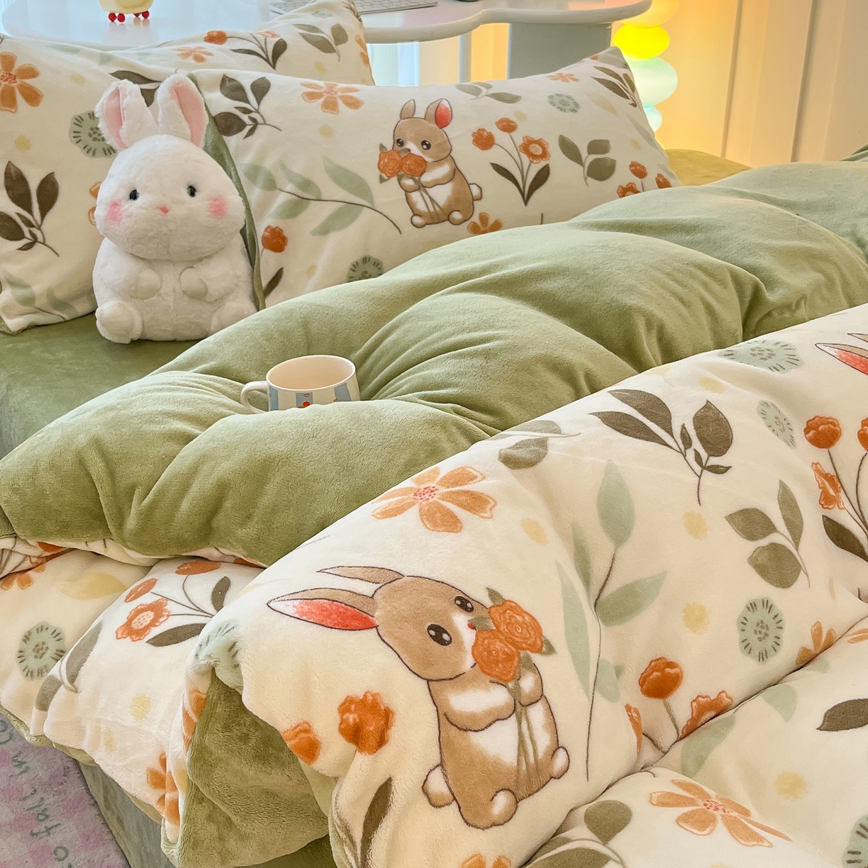 91家纺网 家纺一手货源 找家纺 启发 2025新款高克重小清新牛奶绒印花四件套 田园兔