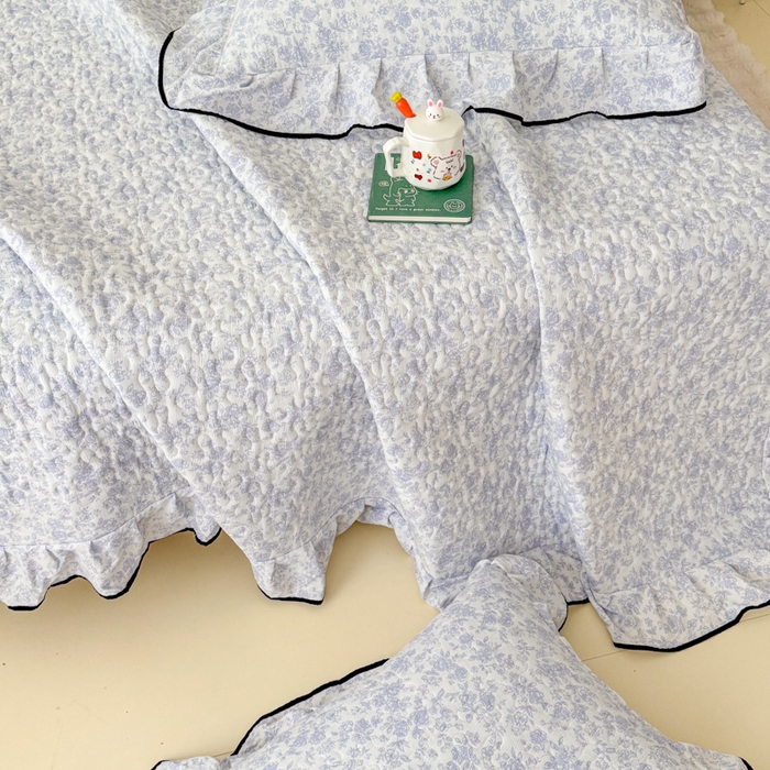 91家纺网 家纺一手货源 找家纺 小萌虎 2025新款A类云感原麻双层纱花边床盖四件套 初见【花边款】