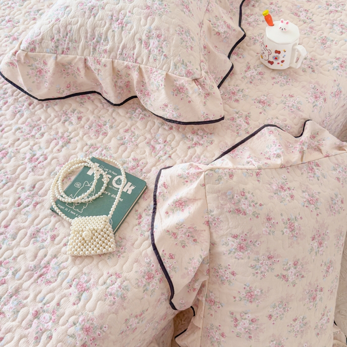 91家纺网 家纺一手货源 找家纺 小萌虎 2025新款A类云感原麻双层纱花边床盖四件套 春天里【花边款】