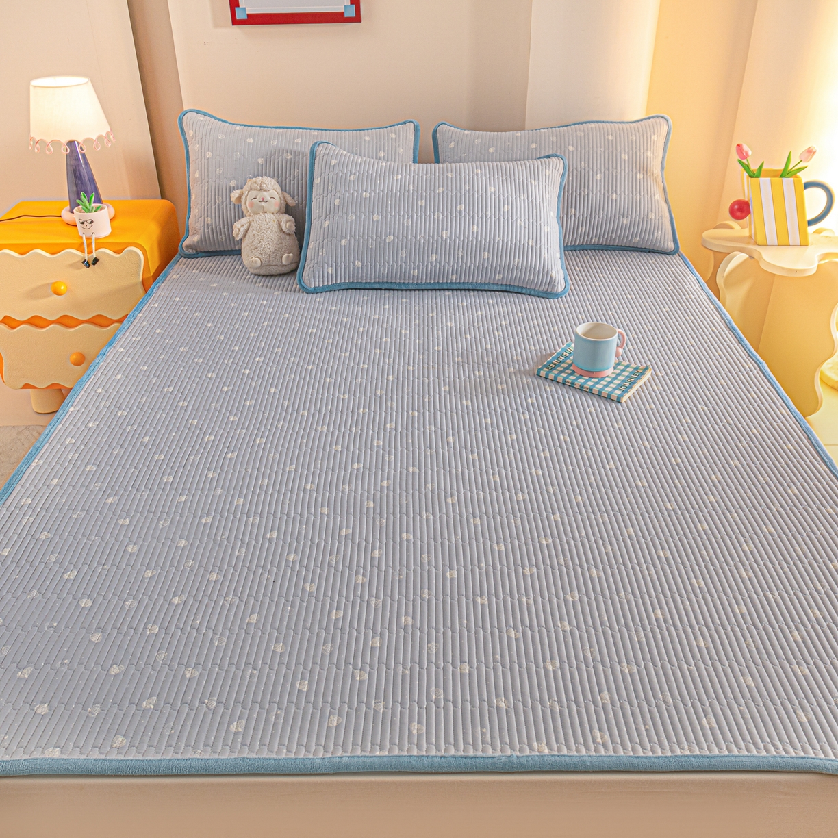 91家纺网 家纺一手货源 找家纺 恒尚居 2025新款A版全棉B版牛奶绒夹棉床褥垫A类四季可用学生床垫-秋冬款三件套系列一 南瓜点点【A纯棉-B牛奶绒】