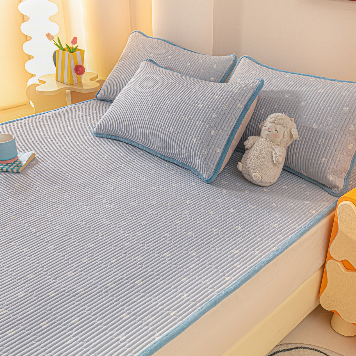 91家纺网 家纺一手货源 找家纺 恒尚居 2025新款A版全棉B版牛奶绒夹棉床褥垫A类四季可用学生床垫-秋冬款三件套系列一 南瓜点点【A纯棉-B牛奶绒】