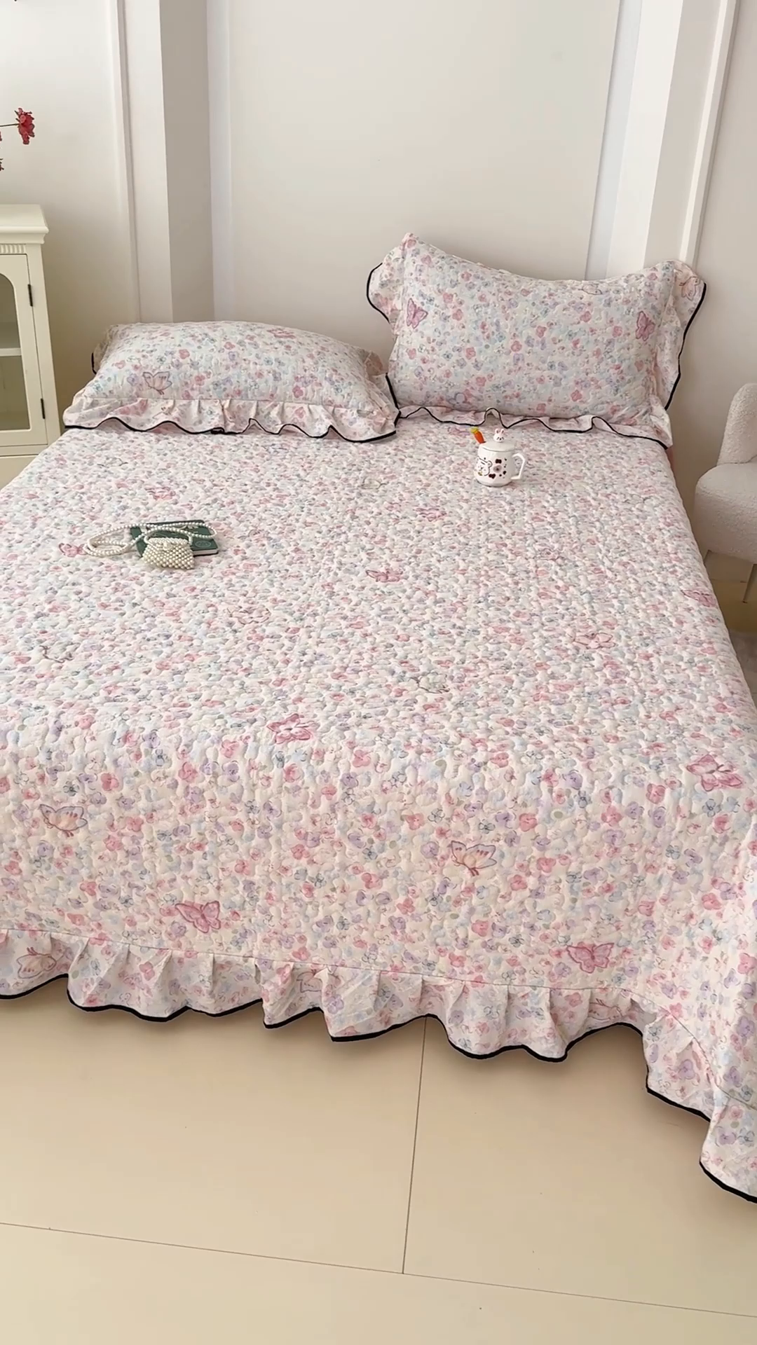 91家纺网 家纺一手货源 找家纺 小萌虎 2025新款A类云感原麻双层纱花边床盖四件套 蝶恋花【花边款】