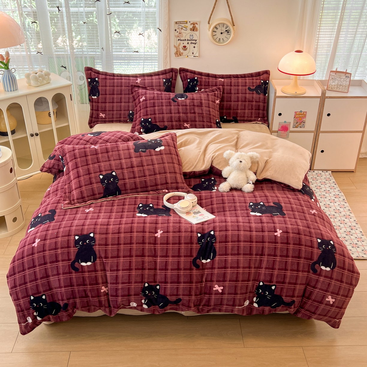 91家纺网 家纺一手货源 找家纺 启发 2025新款高克重小清新牛奶绒印花四件套 线球猫咪