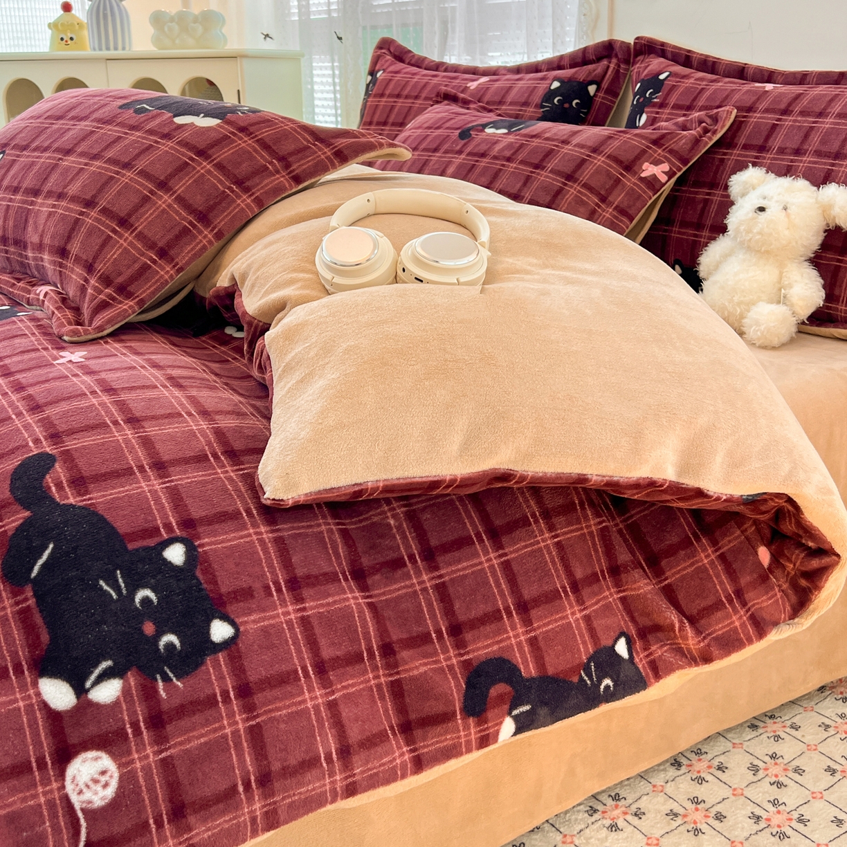 91家纺网 家纺一手货源 找家纺 启发 2025新款高克重小清新牛奶绒印花四件套 线球猫咪