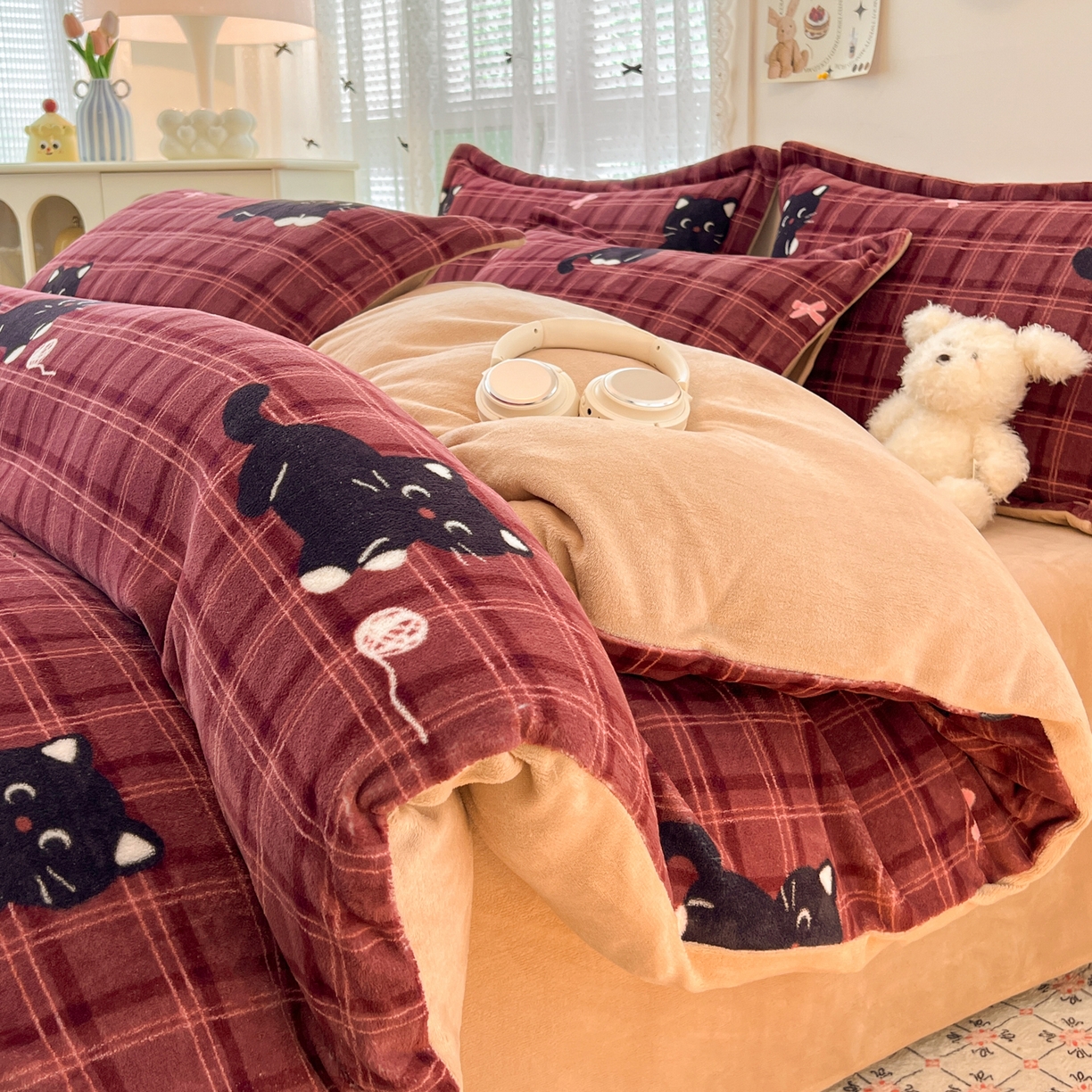 91家纺网 家纺一手货源 找家纺 启发 2025新款高克重小清新牛奶绒印花四件套 线球猫咪