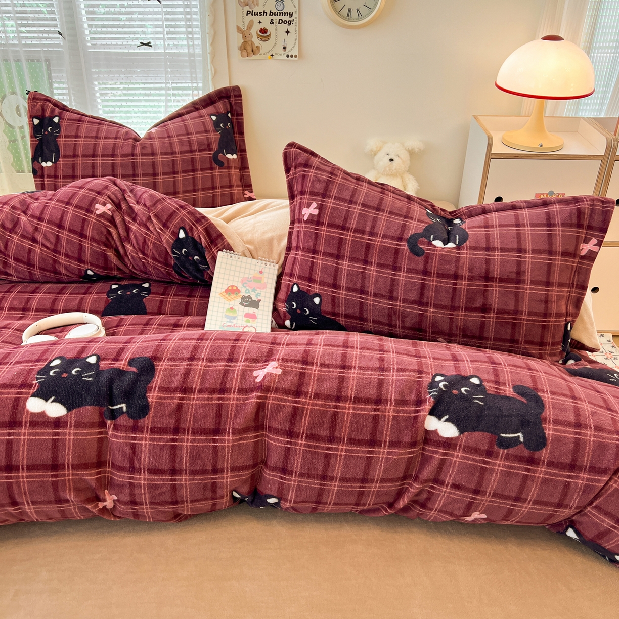 91家纺网 家纺一手货源 找家纺 启发 2025新款高克重小清新牛奶绒印花四件套 线球猫咪