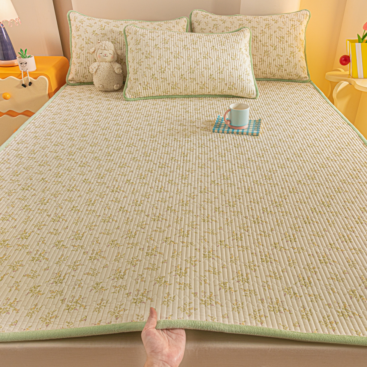 91家纺网 家纺一手货源 找家纺 恒尚居 2025新款A版全棉B版牛奶绒夹棉床褥垫A类四季可用学生床垫-秋冬款三件套系列二 香草园【A纯棉-B牛奶绒】