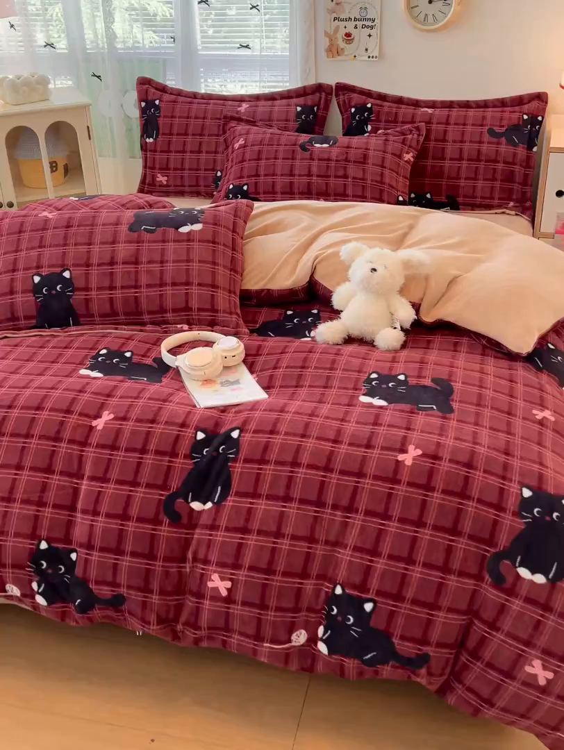 91家纺网 家纺一手货源 找家纺 启发 2025新款高克重小清新牛奶绒印花四件套 线球猫咪