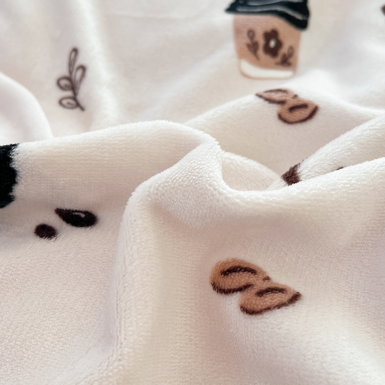 91家纺网 家纺一手货源 找家纺 启发 2025新款高克重小清新牛奶绒印花四件套 小煤球