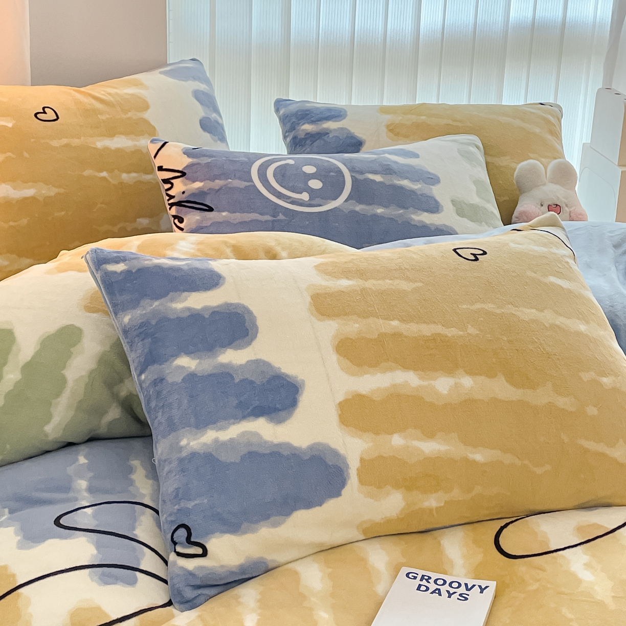 91家纺网 家纺一手货源 找家纺 启发 2025新款高克重小清新牛奶绒印花四件套 笑脸