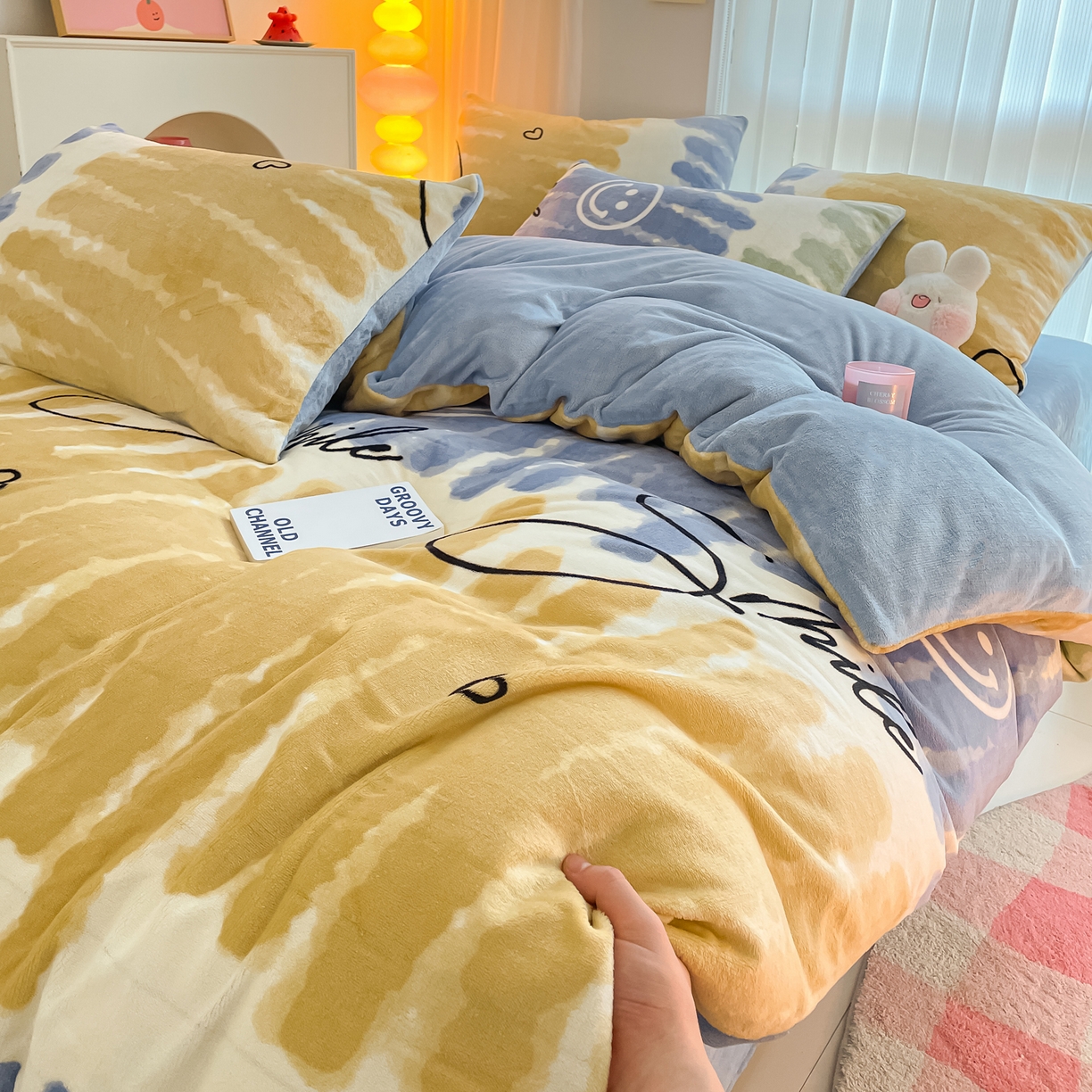 91家纺网 家纺一手货源 找家纺 启发 2025新款高克重小清新牛奶绒印花四件套 笑脸