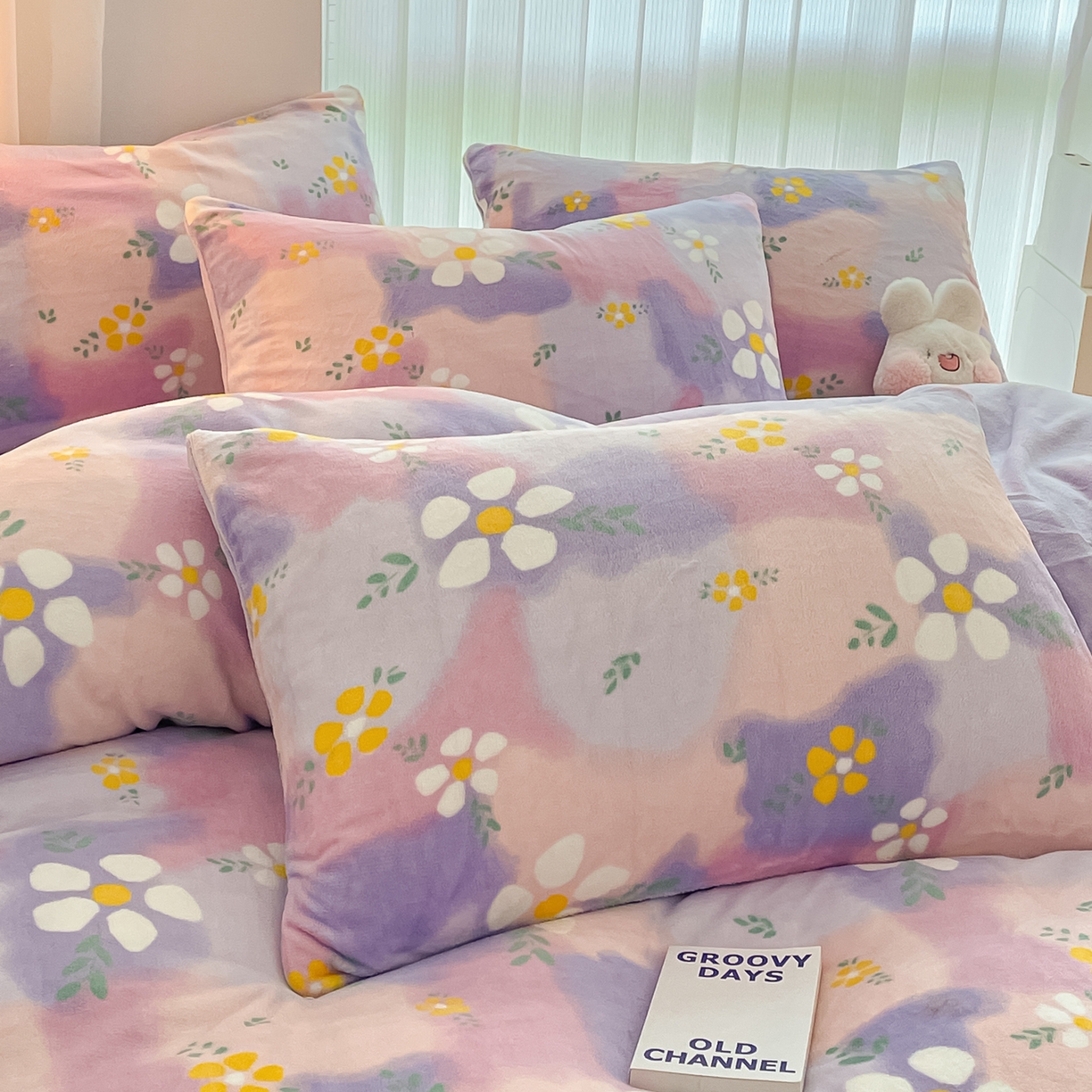 91家纺网 家纺一手货源 找家纺 启发 2025新款高克重小清新牛奶绒印花四件套 炫彩花朵