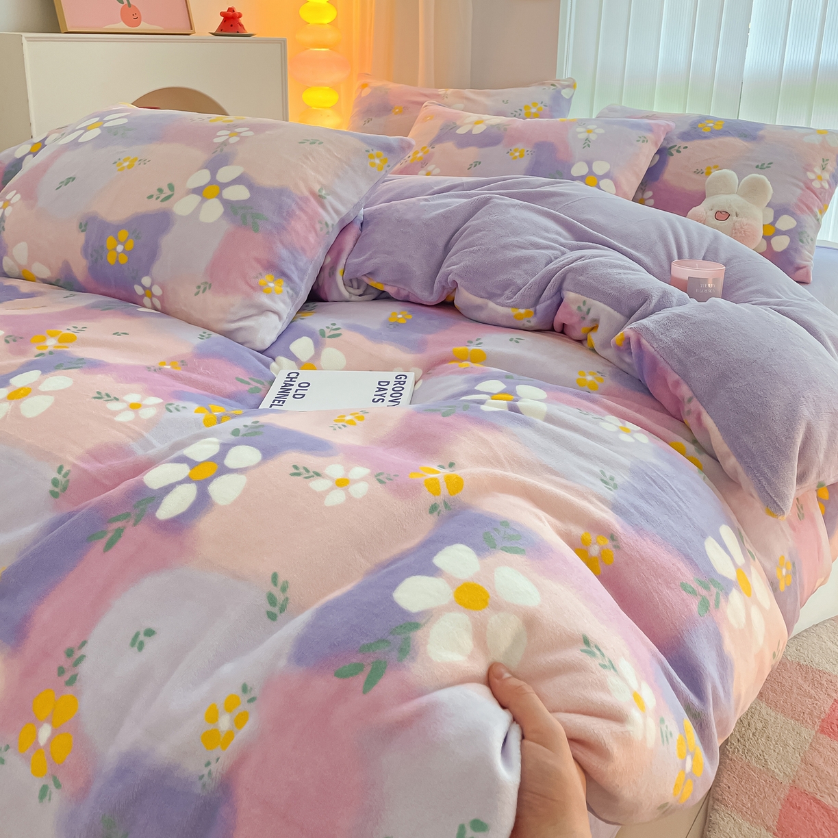 91家纺网 家纺一手货源 找家纺 启发 2025新款高克重小清新牛奶绒印花四件套 炫彩花朵