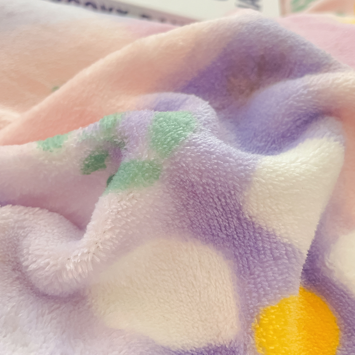 91家纺网 家纺一手货源 找家纺 启发 2025新款高克重小清新牛奶绒印花四件套 炫彩花朵