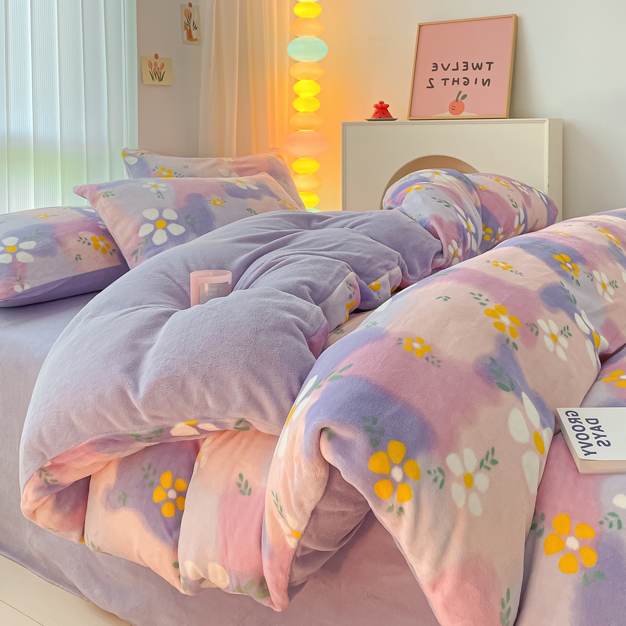 91家纺网 家纺一手货源 找家纺 启发 2025新款高克重小清新牛奶绒印花四件套 炫彩花朵