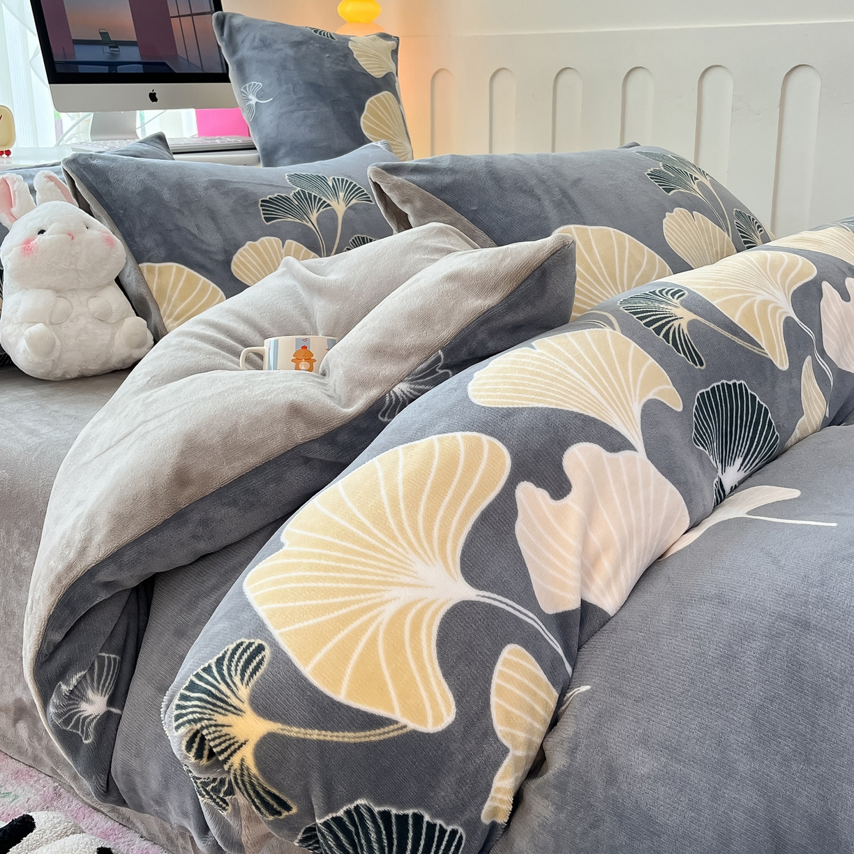 91家纺网 家纺一手货源 找家纺 启发 2025新款高克重小清新牛奶绒印花四件套 银杏叶