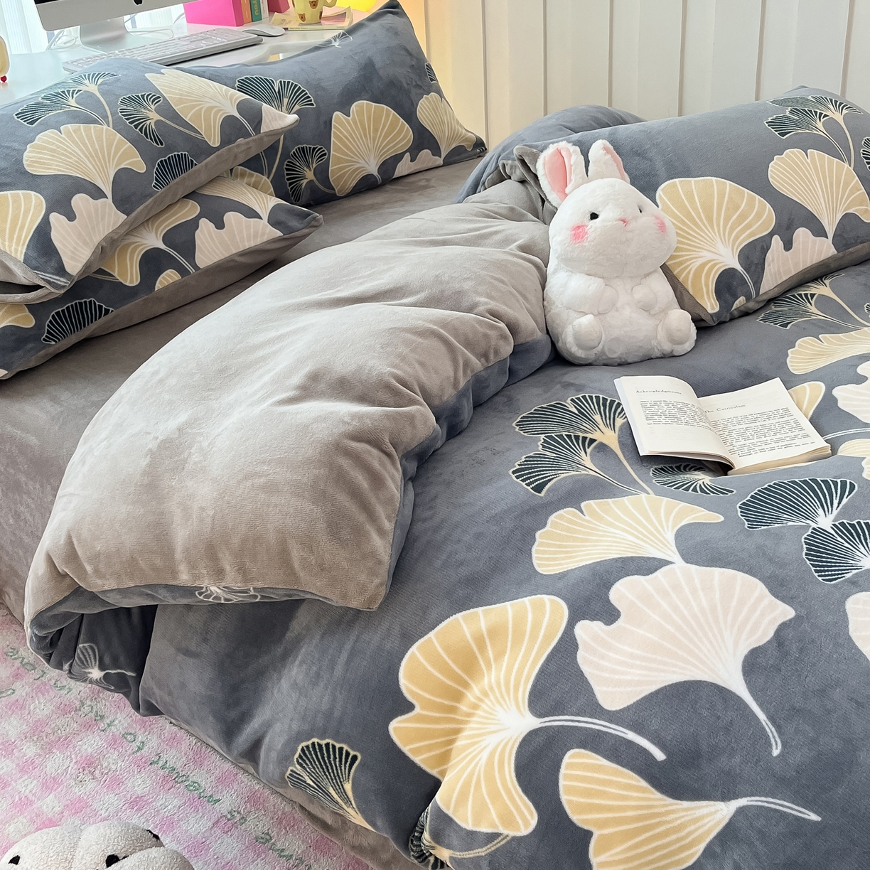 91家纺网 家纺一手货源 找家纺 启发 2025新款高克重小清新牛奶绒印花四件套 银杏叶