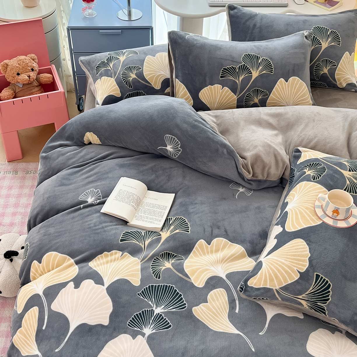 91家纺网 家纺一手货源 找家纺 启发 2025新款高克重小清新牛奶绒印花四件套 银杏叶