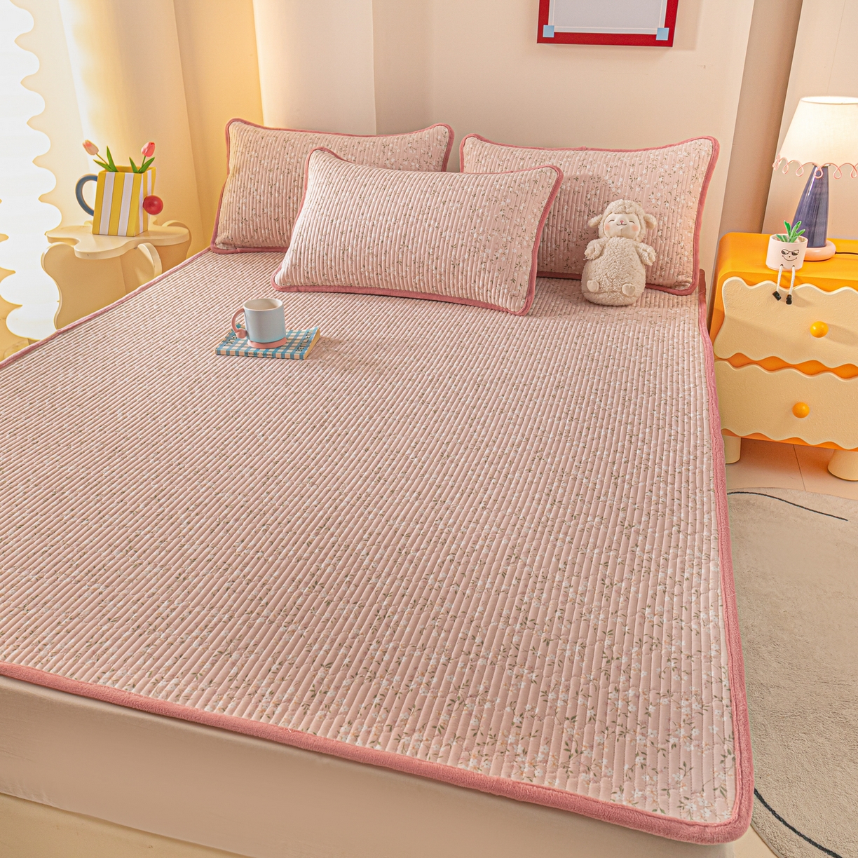 91家纺网 家纺一手货源 找家纺 恒尚居 2025新款A版全棉B版牛奶绒夹棉床褥垫A类四季可用学生床垫-秋冬款三件套系列一 樱花灿灿【A纯棉-B牛奶绒】