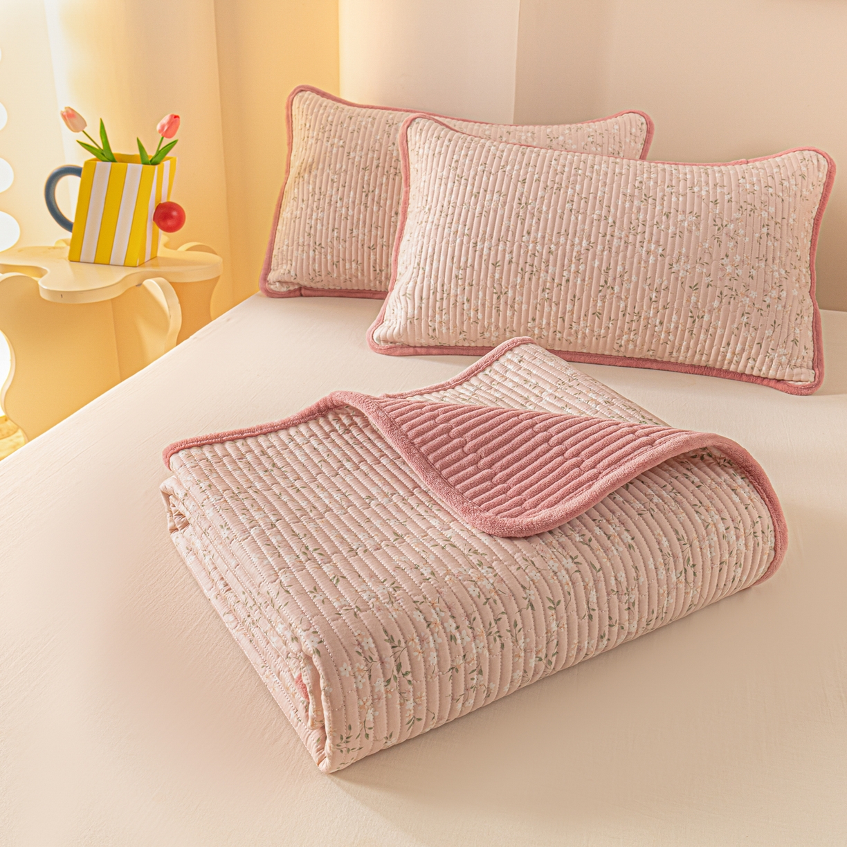 91家纺网 家纺一手货源 找家纺 恒尚居 2025新款A版全棉B版牛奶绒夹棉床褥垫A类四季可用学生床垫-秋冬款三件套系列一 樱花灿灿【A纯棉-B牛奶绒】