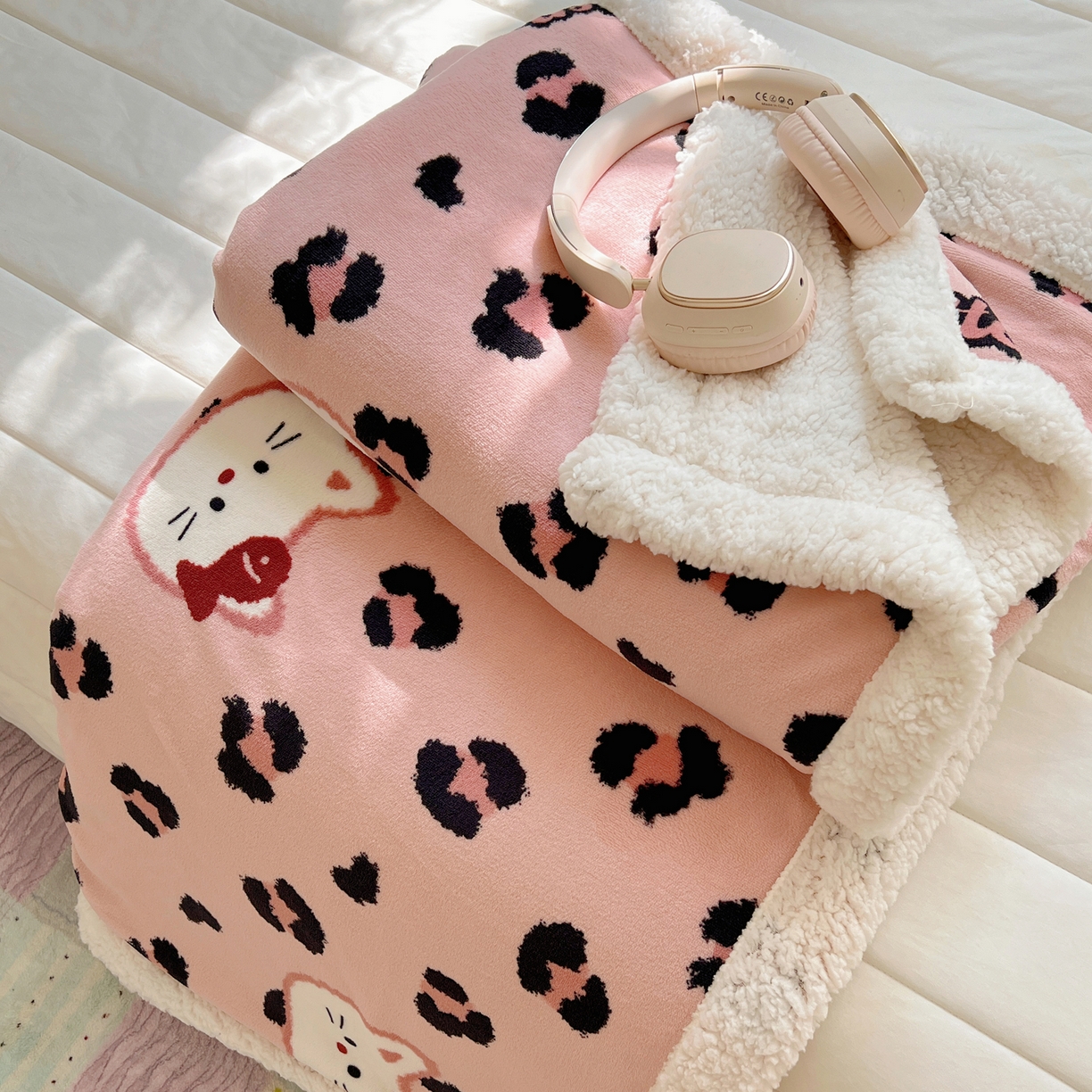 91家纺网 家纺一手货源 找家纺 （总）桃子家居 2025新款A类ins小清新少女可爱奶油猫咪卡通加厚牛奶绒羊羔绒毛毯多功能毛毯