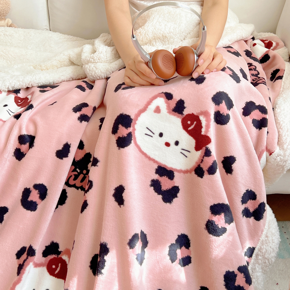 91家纺网 家纺一手货源 找家纺 （总）桃子家居 2025新款A类ins小清新少女可爱奶油猫咪卡通加厚牛奶绒羊羔绒毛毯多功能毛毯