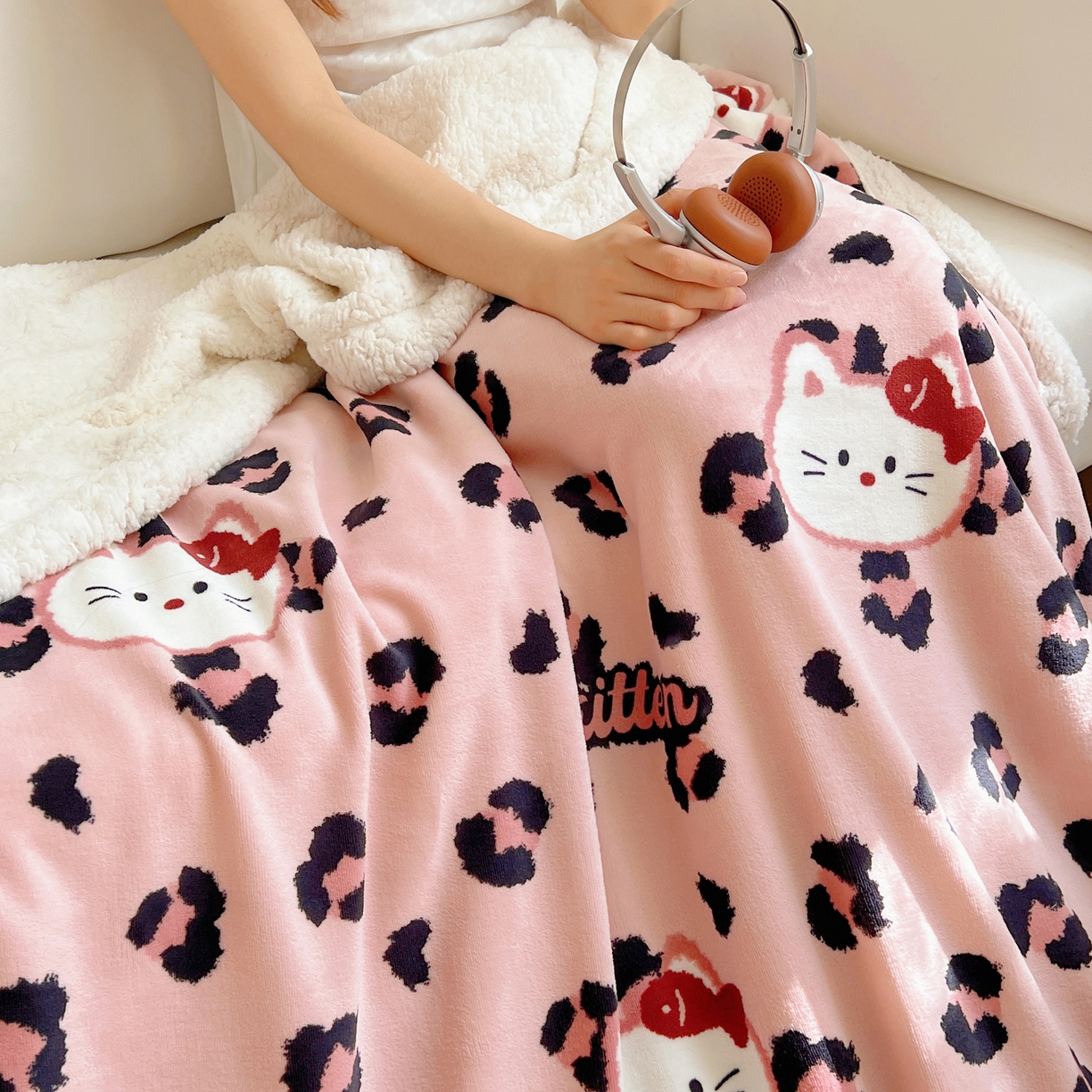 91家纺网 家纺一手货源 找家纺 （总）桃子家居 2025新款A类ins小清新少女可爱奶油猫咪卡通加厚牛奶绒羊羔绒毛毯多功能毛毯