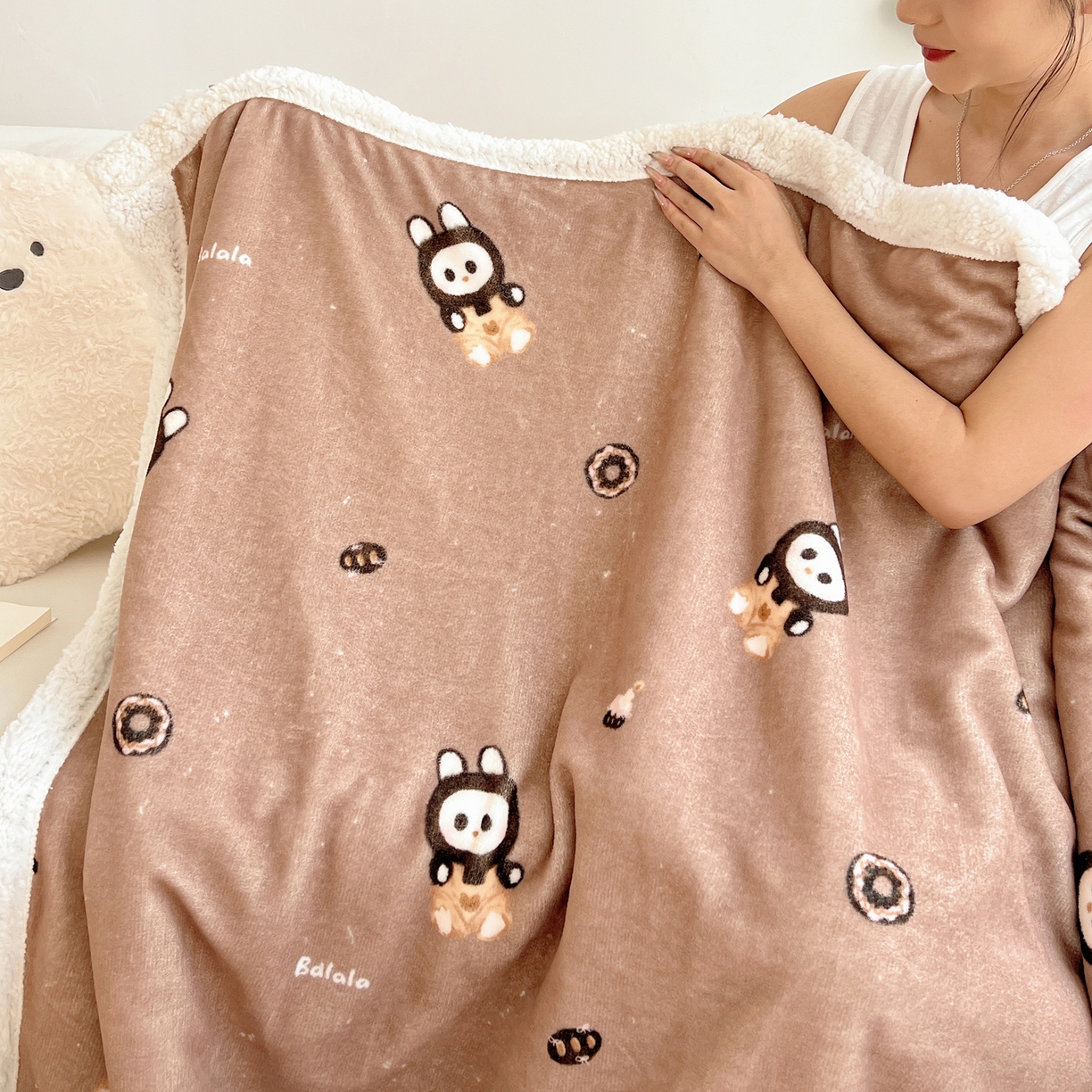 91家纺网 家纺一手货源 找家纺 （总）桃子家居 2025新款A类ins小清新少女可爱奶油猫咪卡通加厚牛奶绒羊羔绒毛毯多功能毛毯