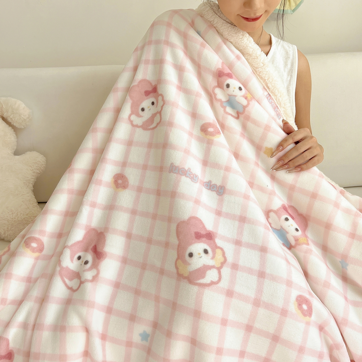 91家纺网 家纺一手货源 找家纺 桃子家居 2025新款A类ins小清新少女可爱奶油猫咪卡通加厚牛奶绒羊羔绒毛毯多功能毛毯 绒毛毯-MT天使兔