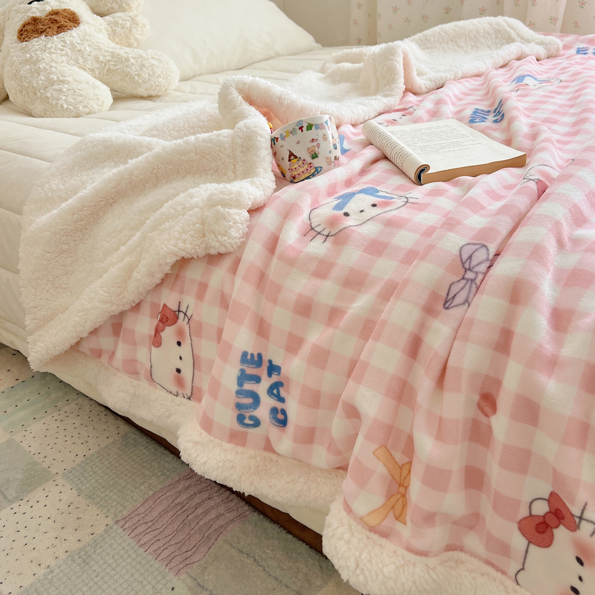91家纺网 家纺一手货源 找家纺 桃子家居 2025新款A类ins小清新少女可爱奶油猫咪卡通加厚牛奶绒羊羔绒毛毯多功能毛毯 绒毛毯-MT粉格喵喵