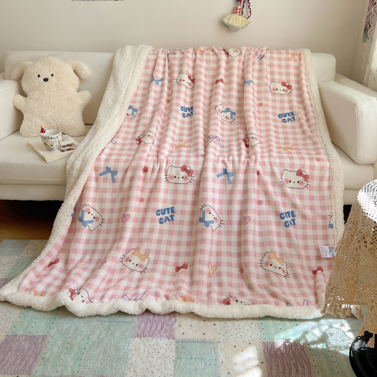 91家纺网 家纺一手货源 找家纺 桃子家居 2025新款A类ins小清新少女可爱奶油猫咪卡通加厚牛奶绒羊羔绒毛毯多功能毛毯 绒毛毯-MT粉格喵喵