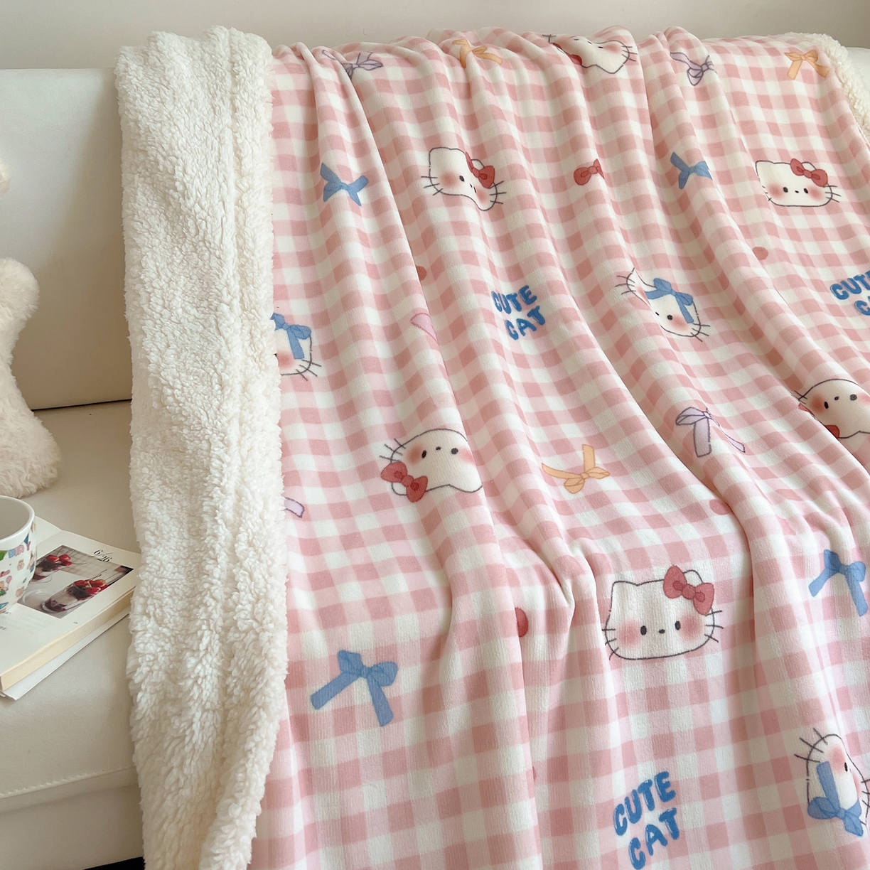 91家纺网 家纺一手货源 找家纺 桃子家居 2025新款A类ins小清新少女可爱奶油猫咪卡通加厚牛奶绒羊羔绒毛毯多功能毛毯 绒毛毯-MT粉格喵喵