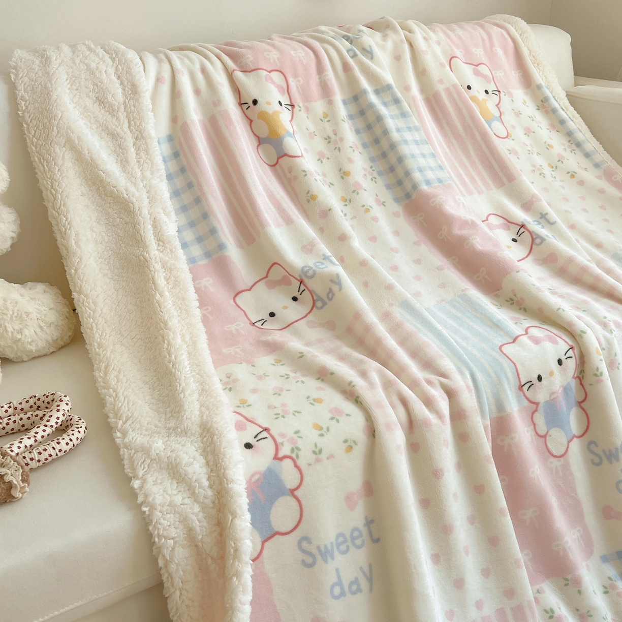 91家纺网 家纺一手货源 找家纺 桃子家居 2025新款A类ins小清新少女可爱奶油猫咪卡通加厚牛奶绒羊羔绒毛毯多功能毛毯 绒毛毯-MT花小猫