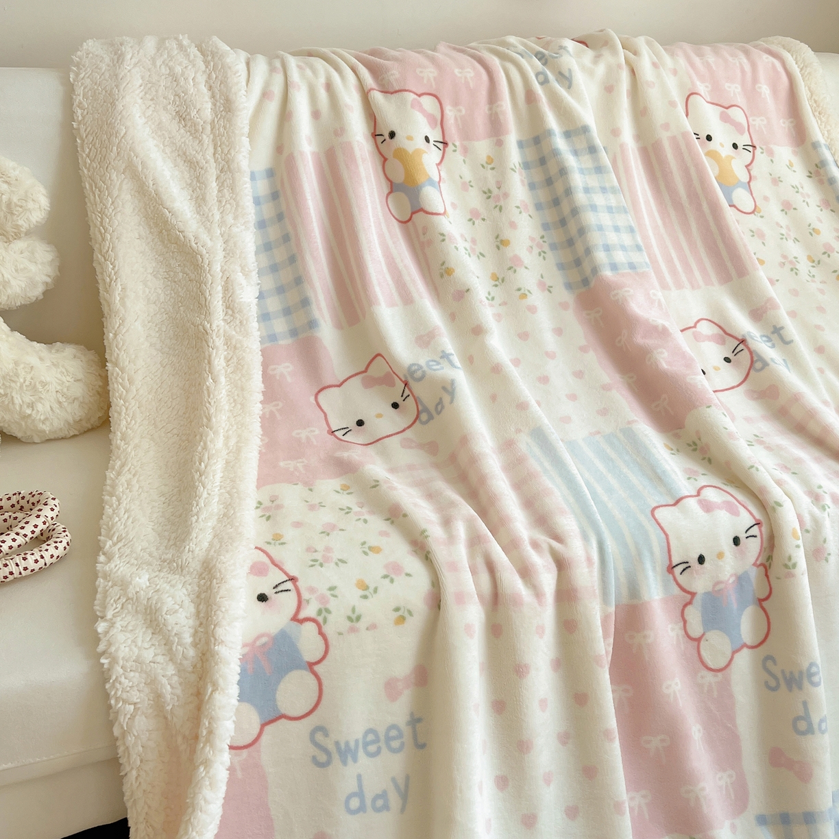 91家纺网 家纺一手货源 找家纺 桃子家居 2025新款A类ins小清新少女可爱奶油猫咪卡通加厚牛奶绒羊羔绒毛毯多功能毛毯 绒毛毯-MT花小猫