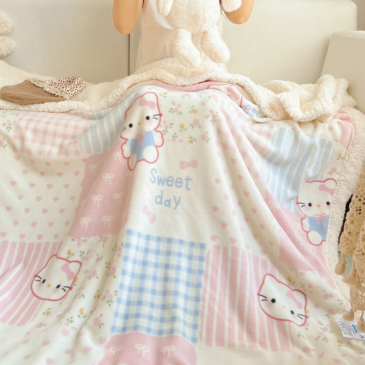 91家纺网 家纺一手货源 找家纺 桃子家居 2025新款A类ins小清新少女可爱奶油猫咪卡通加厚牛奶绒羊羔绒毛毯多功能毛毯 绒毛毯-MT花小猫