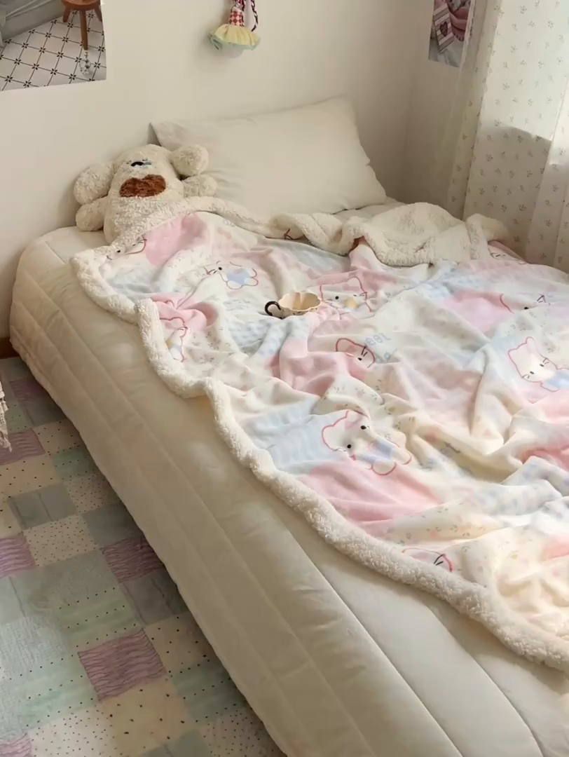 91家纺网 家纺一手货源 找家纺 桃子家居 2025新款A类ins小清新少女可爱奶油猫咪卡通加厚牛奶绒羊羔绒毛毯多功能毛毯 绒毛毯-MT花小猫