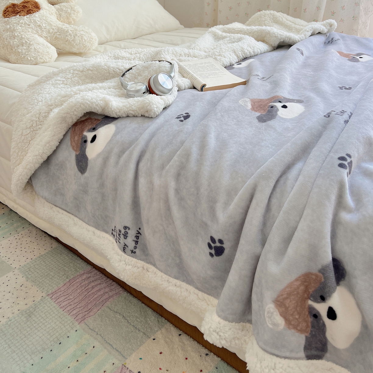 91家纺网 家纺一手货源 找家纺 桃子家居 2025新款A类ins小清新少女可爱奶油猫咪卡通加厚牛奶绒羊羔绒毛毯多功能毛毯 绒毛毯-MT灰萌狗