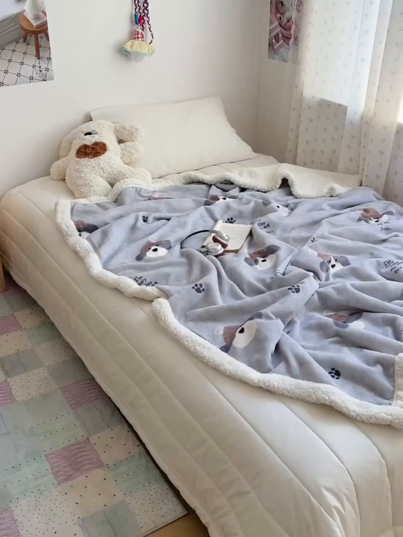 91家纺网 家纺一手货源 找家纺 桃子家居 2025新款A类ins小清新少女可爱奶油猫咪卡通加厚牛奶绒羊羔绒毛毯多功能毛毯 绒毛毯-MT灰萌狗