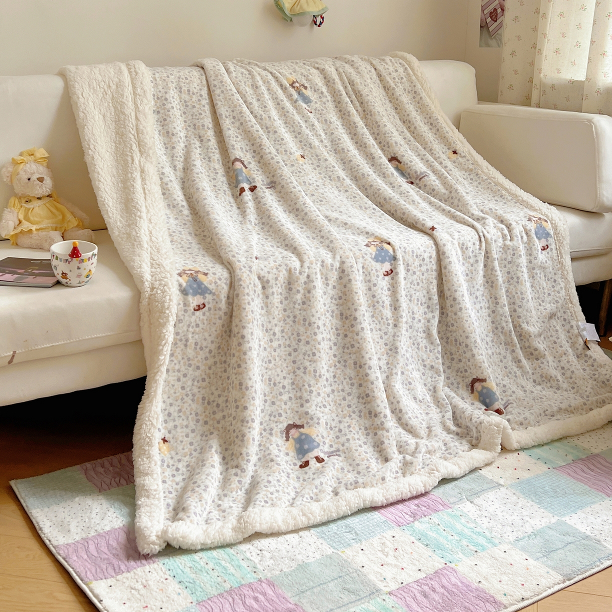 91家纺网 家纺一手货源 找家纺 桃子家居 2025新款A类ins小清新少女可爱奶油猫咪卡通加厚牛奶绒羊羔绒毛毯多功能毛毯 绒毛毯-MT可爱女孩