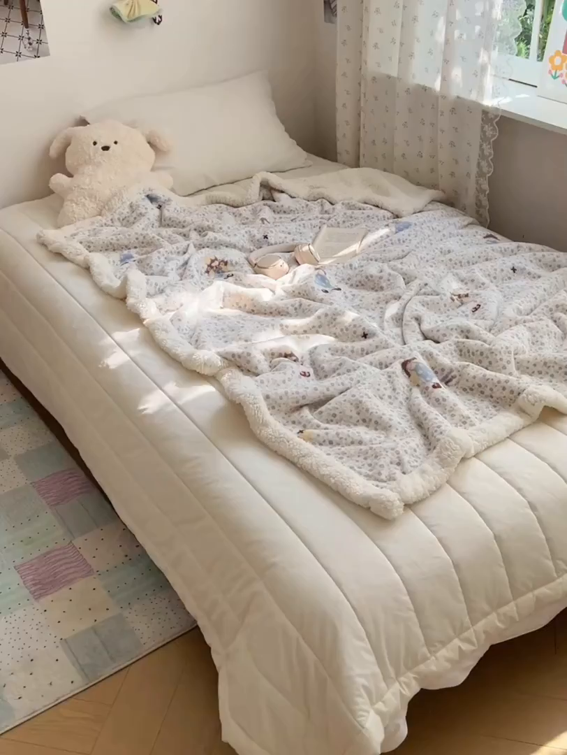 91家纺网 家纺一手货源 找家纺 桃子家居 2025新款A类ins小清新少女可爱奶油猫咪卡通加厚牛奶绒羊羔绒毛毯多功能毛毯 绒毛毯-MT可爱女孩