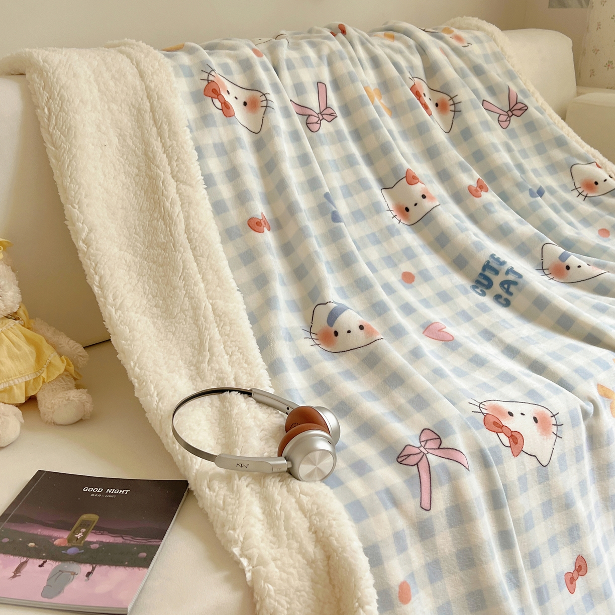 91家纺网 家纺一手货源 找家纺 桃子家居 2025新款A类ins小清新少女可爱奶油猫咪卡通加厚牛奶绒羊羔绒毛毯多功能毛毯 绒毛毯-MT蓝格喵喵