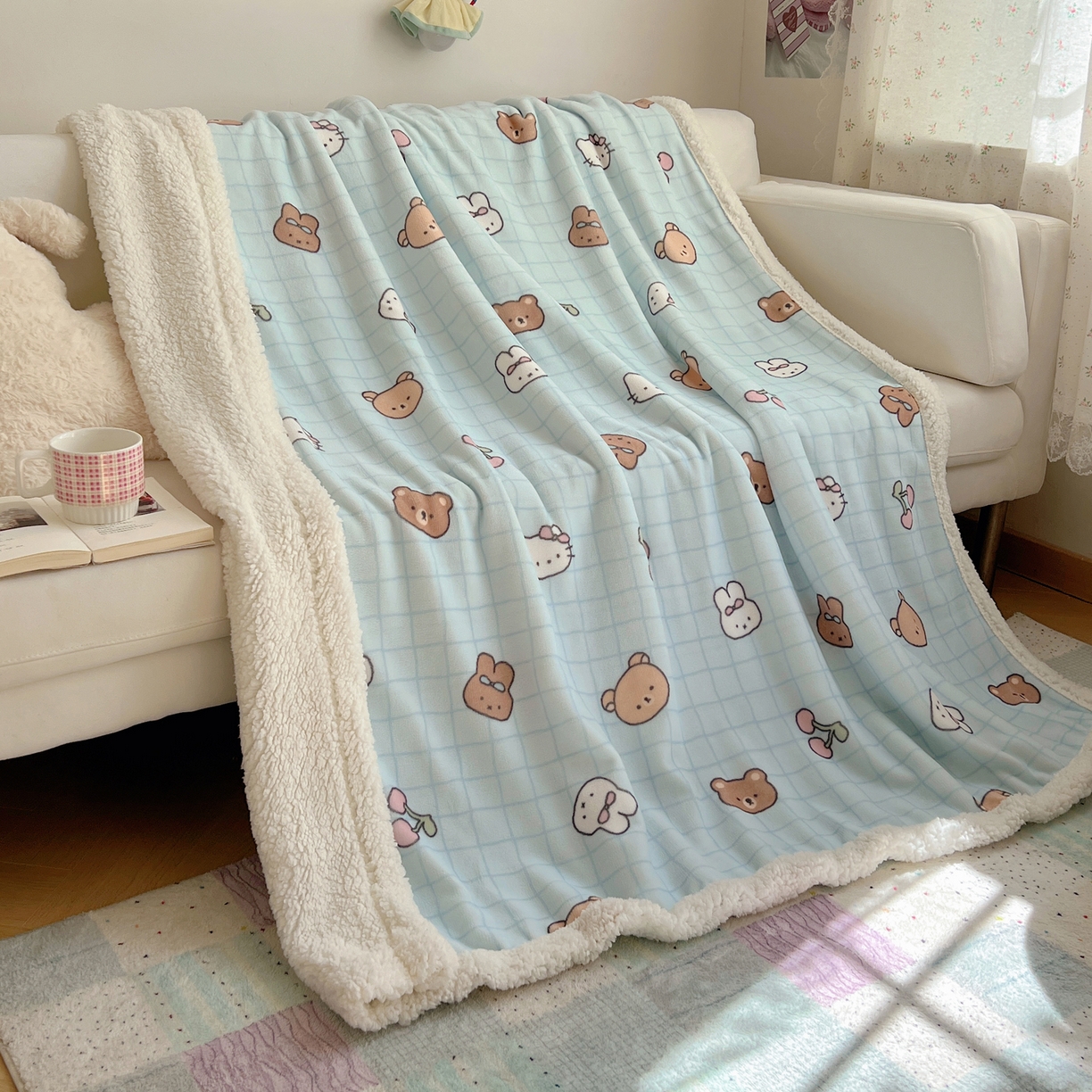 91家纺网 家纺一手货源 找家纺 桃子家居 2025新款A类ins小清新少女可爱奶油猫咪卡通加厚牛奶绒羊羔绒毛毯多功能毛毯 绒毛毯-MT蓝格熊兔