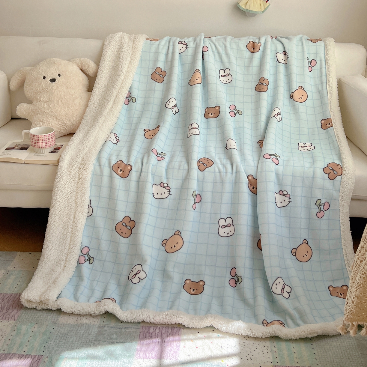 91家纺网 家纺一手货源 找家纺 桃子家居 2025新款A类ins小清新少女可爱奶油猫咪卡通加厚牛奶绒羊羔绒毛毯多功能毛毯 绒毛毯-MT蓝格熊兔